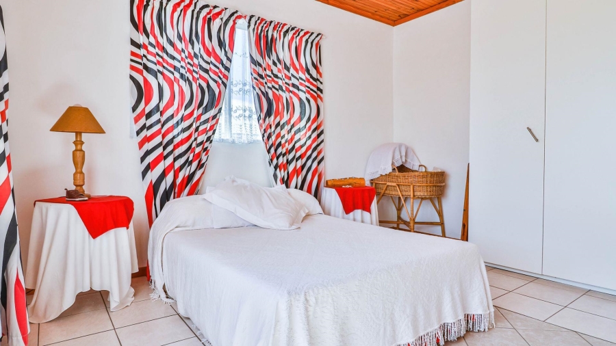 4 Bedroom Property for Sale in De Kelders Western Cape